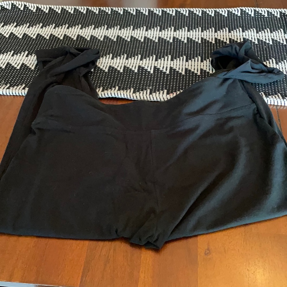 Victoria’s Secret Capri sport leggings